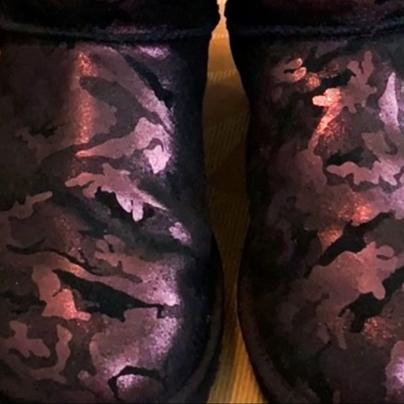 UGG CLASSIC SHORT METALLIC CAMO BOOT Size 8 - Picture 6 of 11